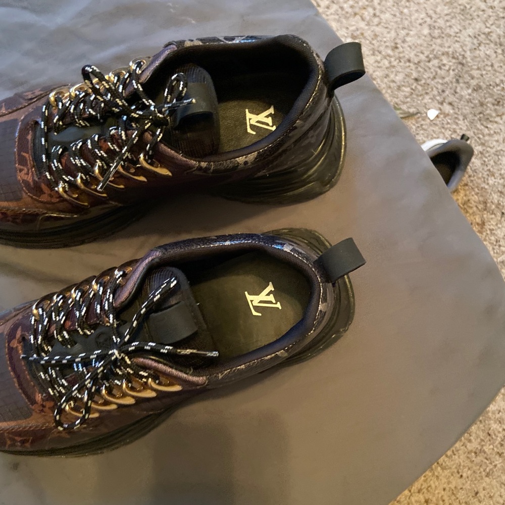 Louis vuttion sneakers - Picture 2 of 3